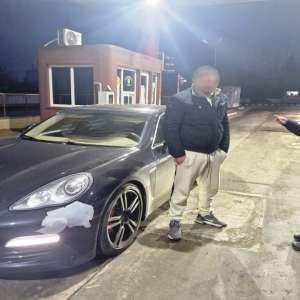 Autoturism de lux radiat din circulație în Letonia, depistat la PTF Stânca