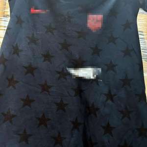 Treisprezece tone de materiale textile susceptibile a fi contrafăcute, în valoare de jumătate de milion de lei, confiscate de poliţiştii de frontieră