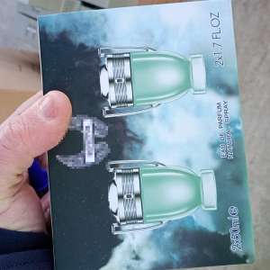 Parfumuri susceptibile a fi contrafăcute, în valoare de aproximativ 200.000 de lei, descoperite de către poliţiştii de frontieră de la SPF Diosig