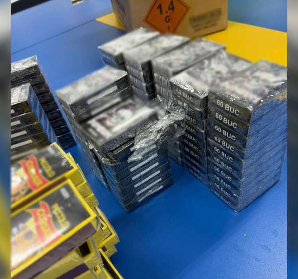 Mii de produse contrafăcute, țigarete și articole pirotehnice, descoperite de către polițiștii de frontieră din cadrul ITPF Giurgiu