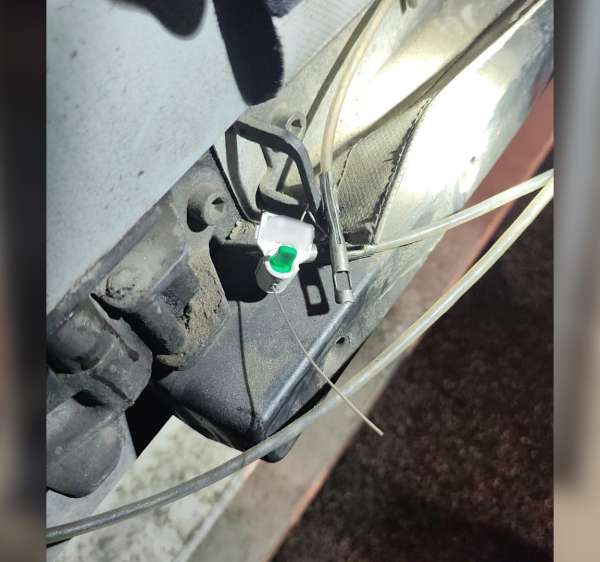 Cincisprezece cetățeni străini din Maroc, depistați ascunși într-un automarfar cu materiale feroase