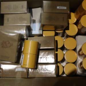 Parfumuri contrafăcute în valoare de aproximativ cinci milioane lei, descoperite de polițiștii de frontieră doljeni