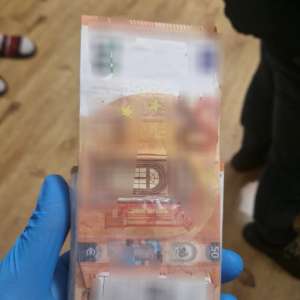 Percheziții domiciliare pentru trafic de droguri de risc şi de mare risc - trei inculpați reținuți