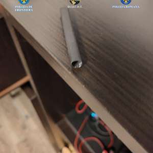 Percheziții domiciliare pentru trafic de droguri de risc şi de mare risc - trei inculpați reținuți