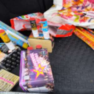 Polițiștii de frontieră gălățeni au descoperit și confiscat zeci de cutii cu articole pirotehnice fără autorizație