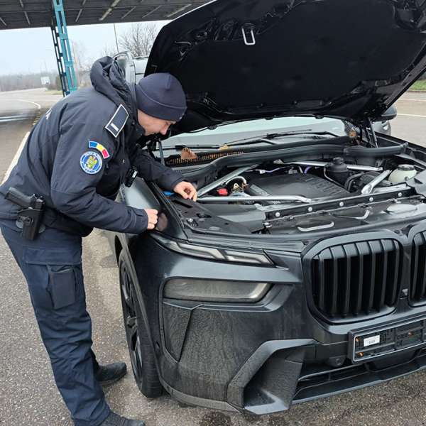 Două autoturisme semnalate ca fiind furate de autoritățile din Belgia și Germania descoperite de polițiștii de frontieră