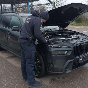 Două autoturisme semnalate ca fiind furate de autoritățile din Belgia și Germania descoperite de polițiștii de frontieră