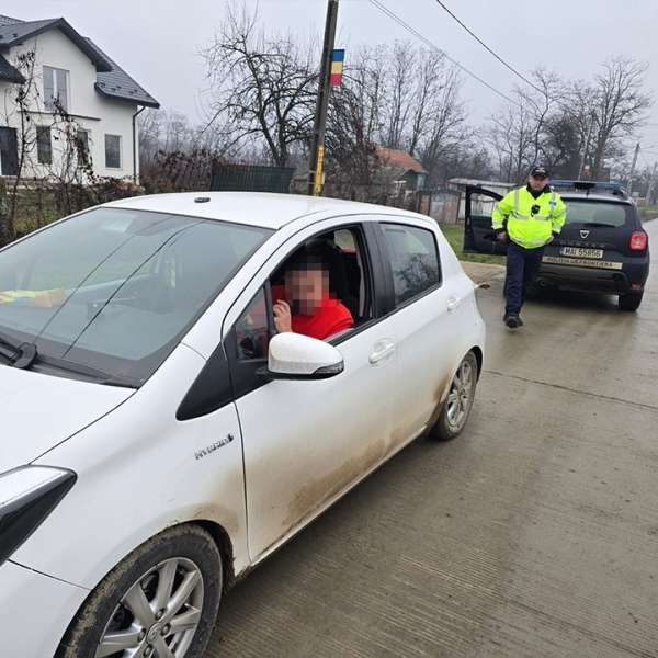 Cetățean roman cercetat pentru trafic de migranți. Patru cetățeni străini depistați &icirc;n autoturismul pe care &icirc;l conducea