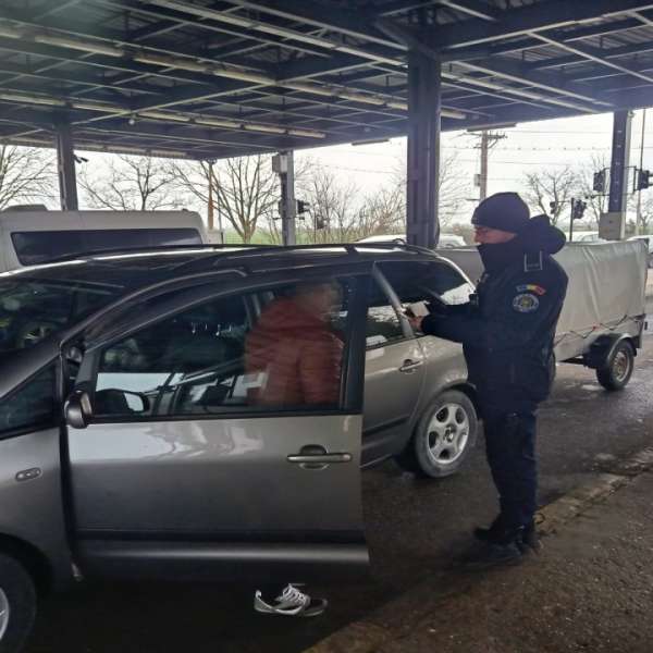 Remorcă cu număr fals de &icirc;nmatriculare, descoperită la controlul de frontieră