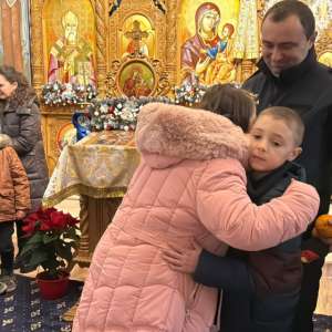 Copiii polițiștilor de frontieră suceveni au dus bucuria sărbătorilor la Așezământul Sfântul Ierarh Leontie din Rădăuți