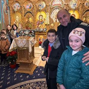 Copiii polițiștilor de frontieră suceveni au dus bucuria sărbătorilor la Așezământul Sfântul Ierarh Leontie din Rădăuți