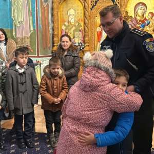 Copiii polițiștilor de frontieră suceveni au dus bucuria sărbătorilor la Așezământul Sfântul Ierarh Leontie din Rădăuți
