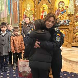 Copiii polițiștilor de frontieră suceveni au dus bucuria sărbătorilor la Așezământul Sfântul Ierarh Leontie din Rădăuți