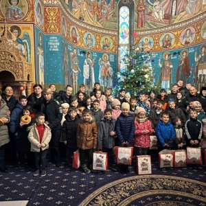 Copiii polițiștilor de frontieră suceveni au dus bucuria sărbătorilor la Așezământul Sfântul Ierarh Leontie din Rădăuți
