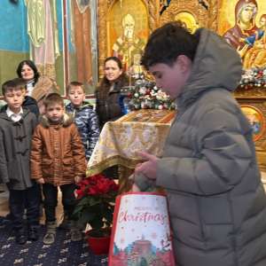Copiii polițiștilor de frontieră suceveni au dus bucuria sărbătorilor la Așezământul Sfântul Ierarh Leontie din Rădăuți