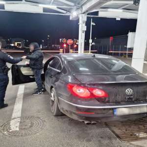 Polițiștii de frontieră gălățeni au descoperit și confiscat mai multe articole pirotehnice fără autorizație