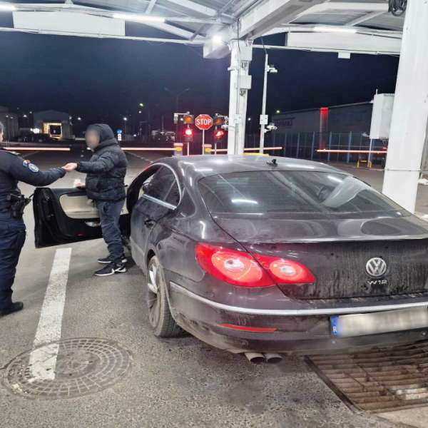 Polițiștii de frontieră gălățeni au descoperit și confiscat mai multe articole pirotehnice fără autorizație