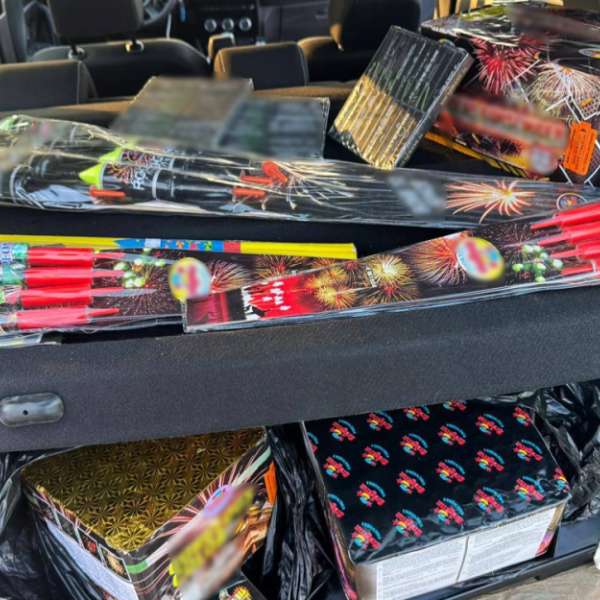 Articole pirotehnice deținute fără autorizație, descoperite și confiscate de polițiștii de frontieră