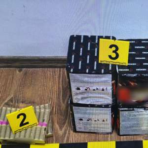 Articole pirotehnice deținute fără autorizație, descoperite și confiscate de polițiștii de frontieră