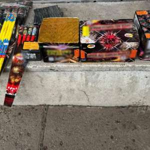 Articole pirotehnice interzise comercializării descoperite într-un autoturism de către polițiștii de frontieră constănțeni