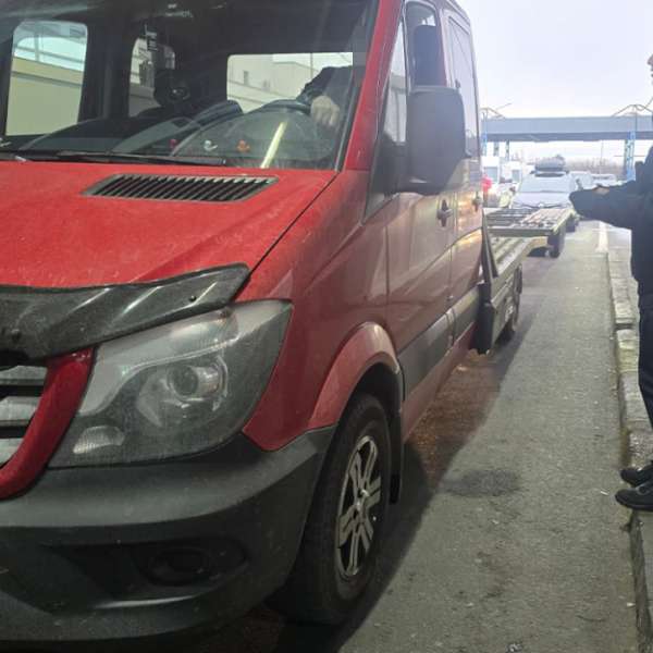 Autovehicule radiate din circulație, descoperite la controlul de frontieră