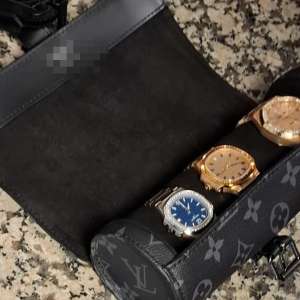 Bijuterii, ceasuri și sume de bani, în valoare totală de 3 milioane euro, descoperite ascunse în bagajele unor cetățeni români, la Aeroportul Henri Coandă