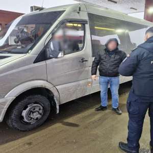 Urmărit pentru migrație ilegală și transport migranți, depistat de către polițiștii de frontieră la Stânca
