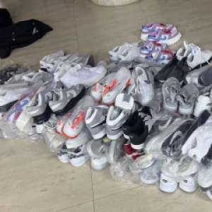 Articole vestimentare, încălțăminte și articole de marochinărie susceptibile a fi contrafăcute, în valoare de peste 63.000 de lei, confiscate de către poliţiştii de frontieră la Mangalia