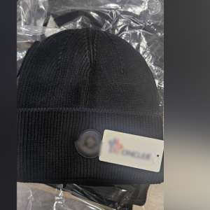 Articole vestimentare susceptibile a fi contrafăcute, în valoare de peste 87.000 de lei, confiscate de către poliţiştii de frontieră constănțeni