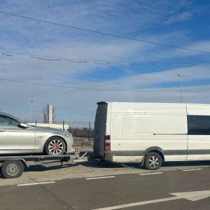 Depistat conducând un ansamblu rutier, deşi permisul de conducere deţinut nu îi conferea acest drept