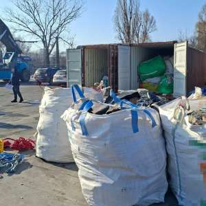 Containere încărcate cu aproximativ 40 tone deșeuri, depistate în Portul Constanța