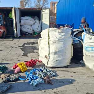 Containere încărcate cu aproximativ 40 tone deșeuri, depistate în Portul Constanța