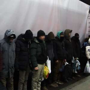 11 cetățeni din Maroc depistați ascunși într-o autoutilitară de către polițiștii de frontieră