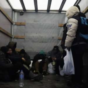 11 cetățeni din Maroc depistați ascunși într-o autoutilitară de către polițiștii de frontieră