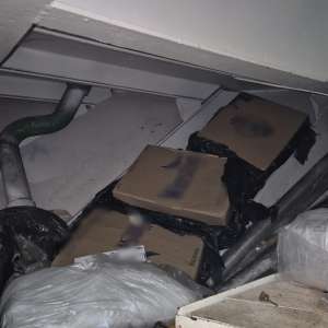 30.000 de ţigarete descoperite de către polițiștii de frontieră în magazia unei nave, în Portul Constanța