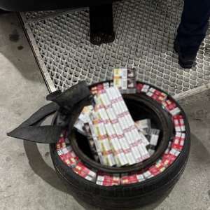 Țigări ascunse și nedeclarate descoperite în PTF Galați–Rutier
