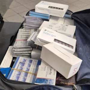 Produse farmaceutice și dispozitive medicale de uz stomatologic, în valoare de peste 200.000 de lei, descoperite la PTF Sculeni