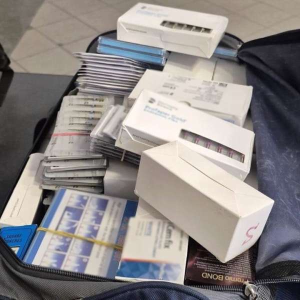 Produse farmaceutice și dispozitive medicale de uz stomatologic, &icirc;n valoare de peste 200.000&nbsp;de lei, descoperite la PTF Sculeni