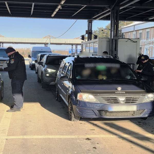 Permis de conducere fals descoperit la controlul de frontieră
