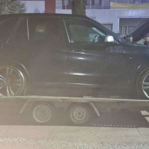 Păgubit cu 216.000 de euro după ce a cumpărat un auto furat din Norvegia