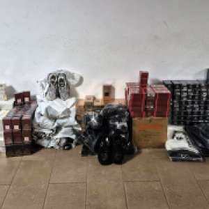 Produse susceptibile de a fi contrafăcute, estimate la 940.000 de lei, descoperite de polițiștii de frontieră constănțeni