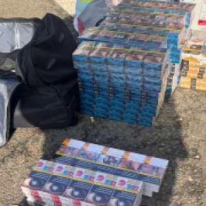 Țigări în valoare de peste 95.000 de lei, descoperite ascunse în bagaje