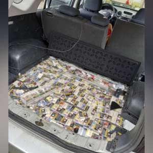 Peste 83.000 de țigarete ascunse în două autoturisme, descoperite de către polițiștii de frontieră din Teleorman