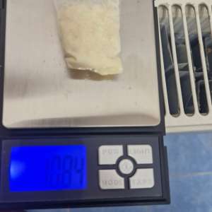 Două persoane arestate pentru deținerea de droguri de mare risc pe care intenționau să le comercializeze