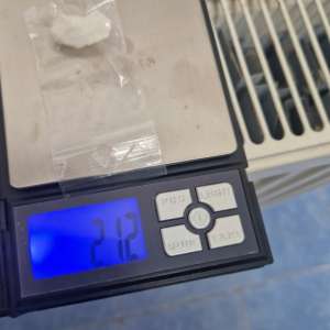 Două persoane arestate pentru deținerea de droguri de mare risc pe care intenționau să le comercializeze