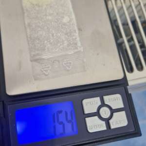 Două persoane arestate pentru deținerea de droguri de mare risc pe care intenționau să le comercializeze