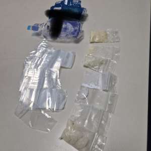 Două persoane arestate pentru deținerea de droguri de mare risc pe care intenționau să le comercializeze