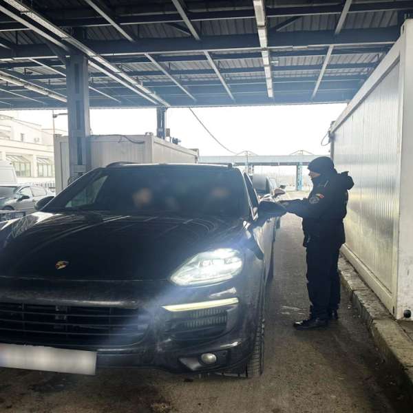 Documente false descoperite la controlul de frontieră