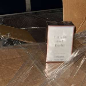 Un camion plin cu parfumuri contrafăcute, în valoare de aproximativ 13 milioane de lei, depistat de polițiștii de frontieră din cadrul ITPF Giurgiu, la Calafat