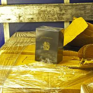 Un camion plin cu parfumuri contrafăcute, în valoare de aproximativ 13 milioane de lei, depistat de polițiștii de frontieră din cadrul ITPF Giurgiu, la Calafat